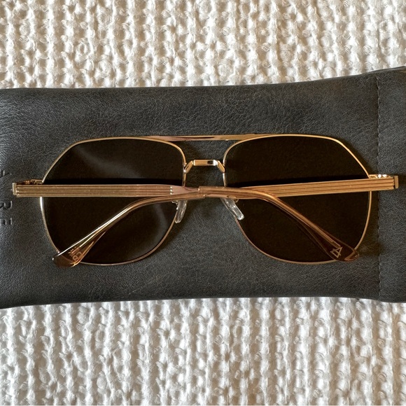 Cosmos in bright gold & tan tint - Picture 4 of 6